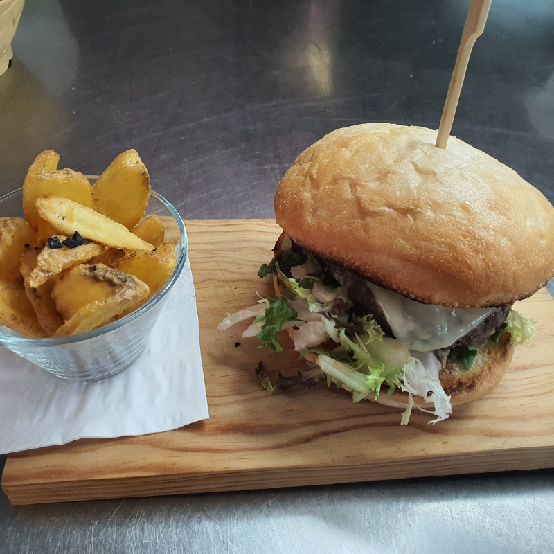 Hamburguesa con Patatas Hamburguesa con Patatas